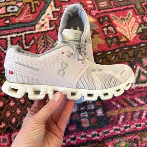 On Running Women's Cloudswift Sneakers in Light Gray women’s size 6